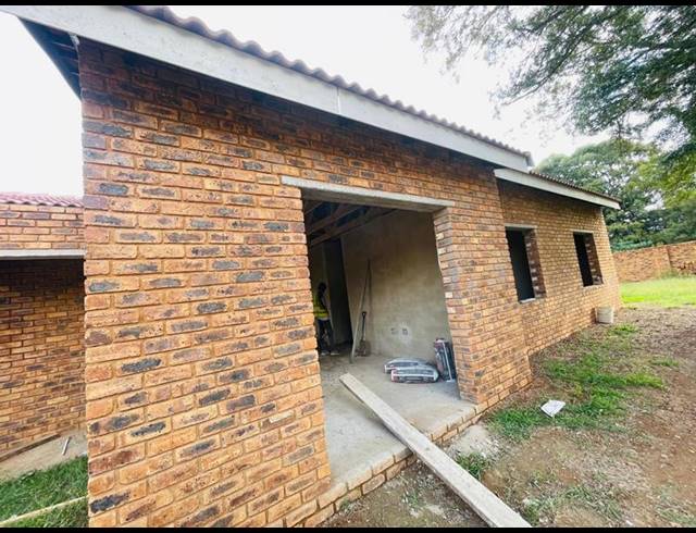 3 BEDROOM HOUSE FOR SALE IN DERSLEY